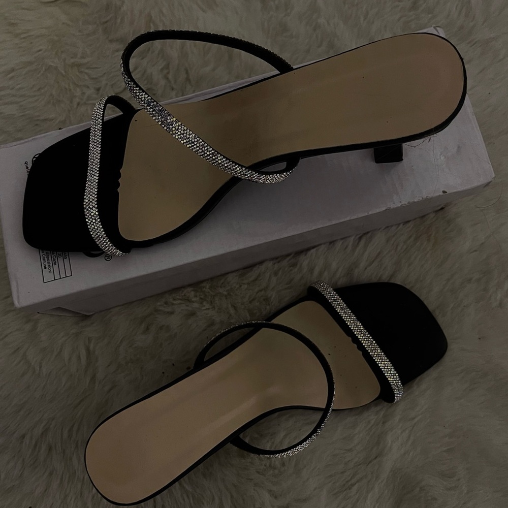 Open-toe
Sandals With Crystal Embellished Straps, High Heels